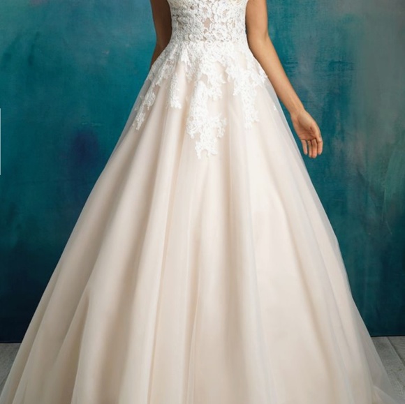 Wedding Dress - Picture 2 of 3